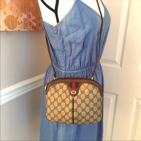 Authentic Gucci brown monogram canvas crossbody - Picture 5 of 16
